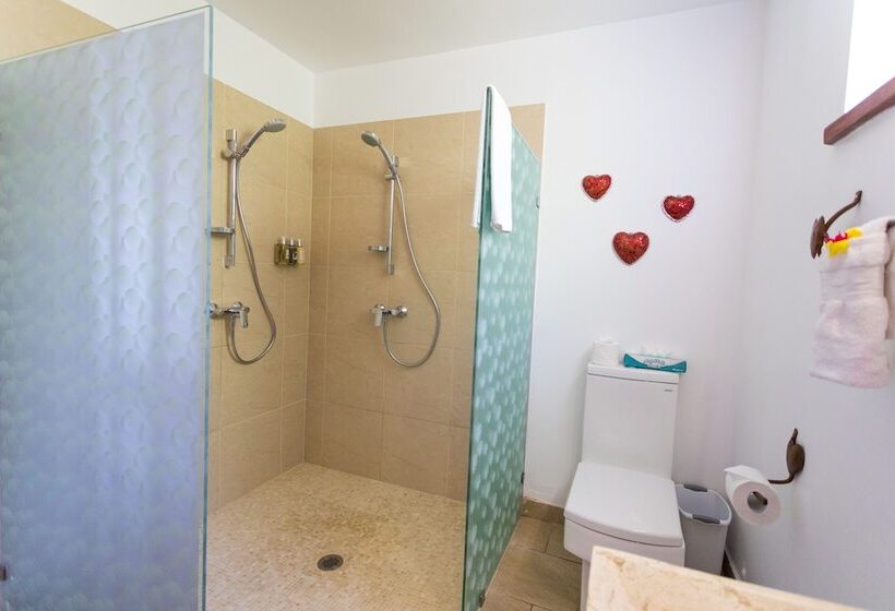 سوییت, True Blue Bay Resort