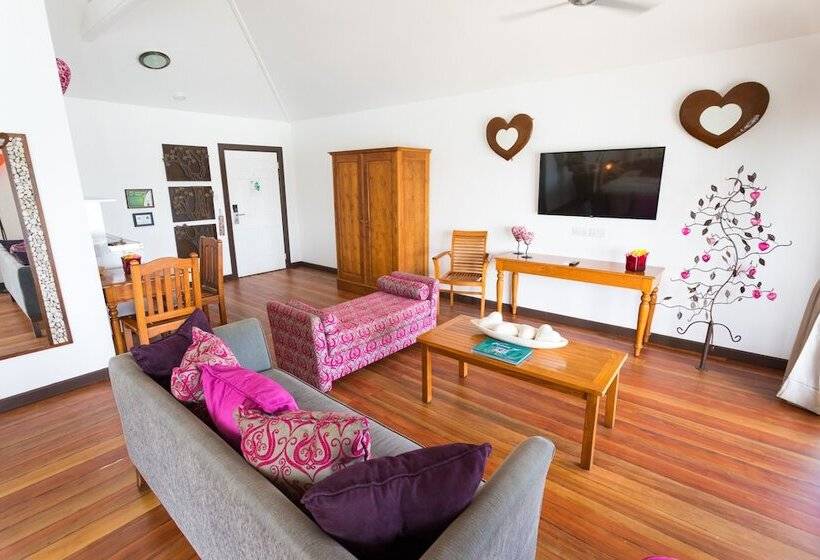 سوییت, True Blue Bay Resort