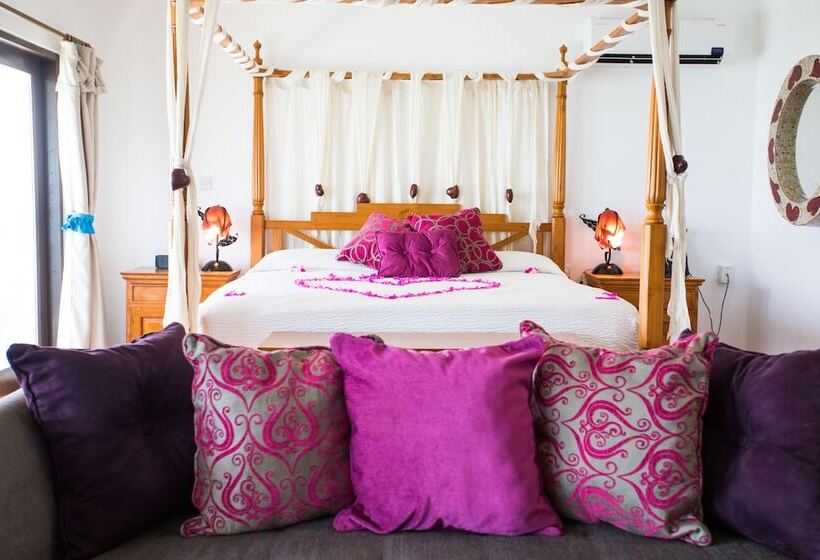 سوییت, True Blue Bay Resort