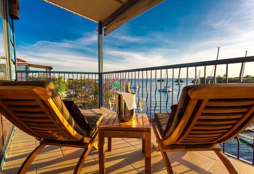 سوییت, True Blue Bay Resort