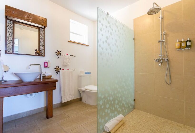 سوییت, True Blue Bay Resort