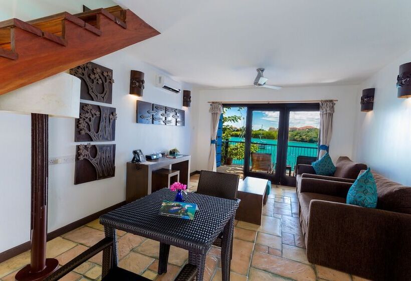 سوییت, True Blue Bay Resort