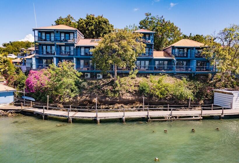 سوییت, True Blue Bay Resort