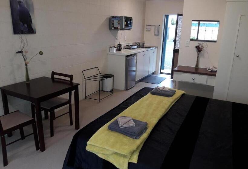 수피리어 스튜디오, Motel Sierra