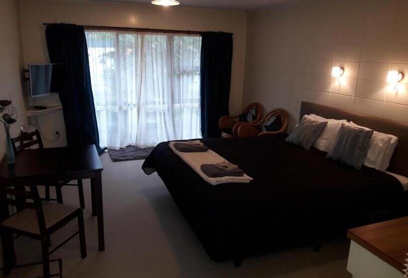 수피리어 스튜디오, Motel Sierra