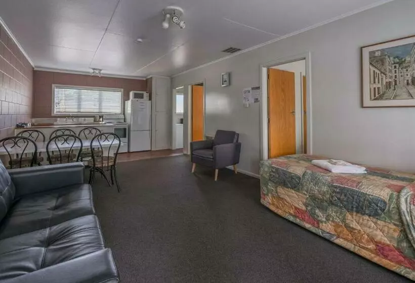 家族用アパートメント, Sierra Beachfront Motel