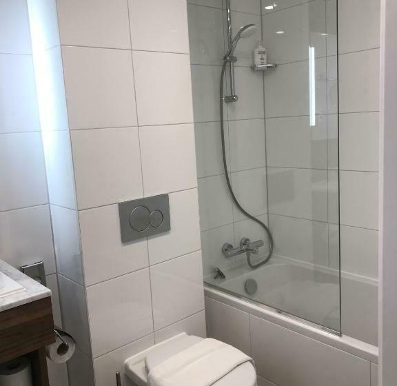 اتاق استاندارد, Avenue