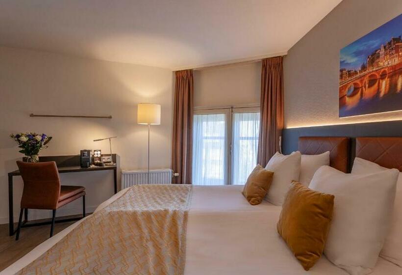 اتاق استاندارد سه نفره, Avenue