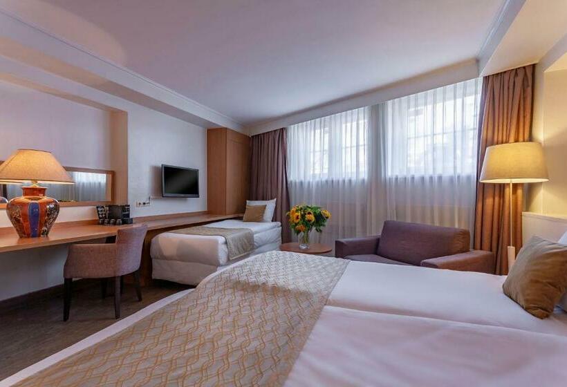 اتاق استاندارد چهار تخته, Avenue