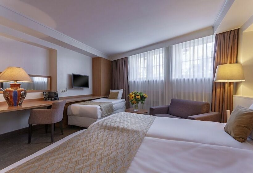 اتاق استاندارد چهار تخته, Avenue