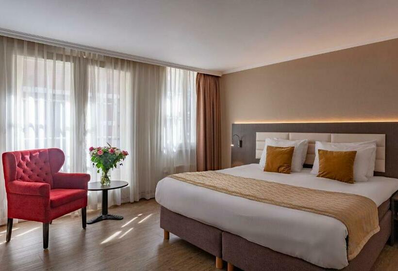 اتاق لوکس با تخت بزرگ, Avenue