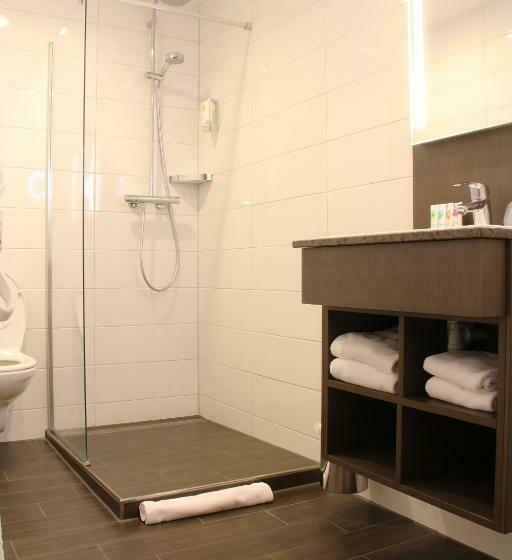 اتاق لوکس با تخت بزرگ, Avenue