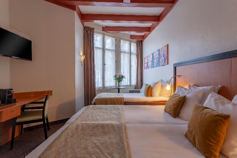 اتاق استاندارد سه نفره, Avenue