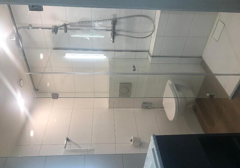 اتاق استاندارد یک نفره, Avenue