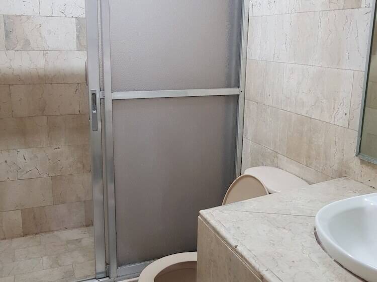 חדר סטנדרט לשלושה, Benguet Prime