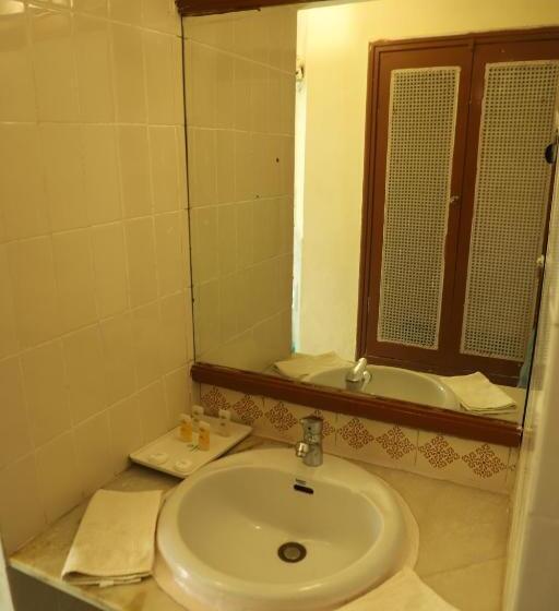 اتاق اجرایی با چشم‌انداز باغ, Himmatgarh Palace Heritage Boutique