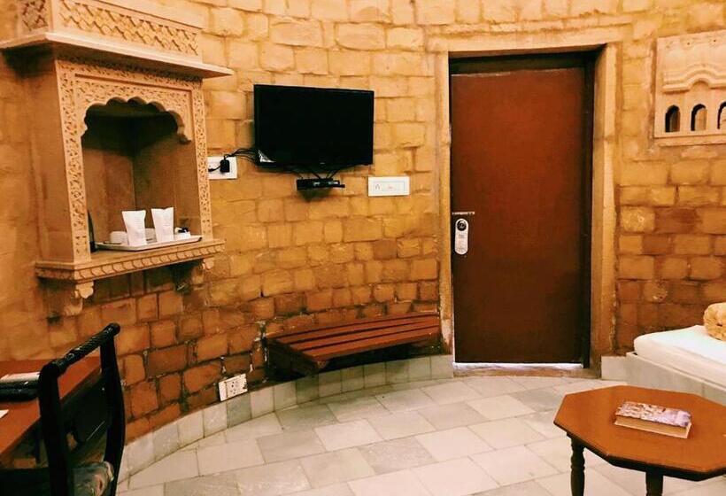 اتاق اجرایی با چشم‌انداز باغ, Himmatgarh Palace Heritage Boutique