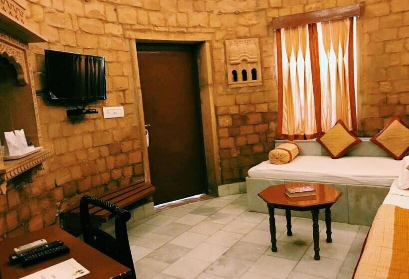 اتاق اجرایی با چشم‌انداز باغ, Himmatgarh Palace Heritage Boutique