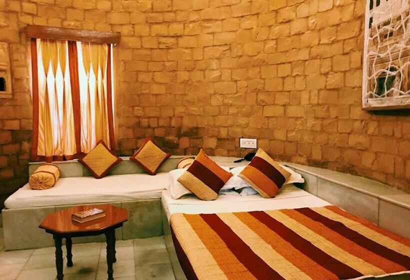 اتاق اجرایی با چشم‌انداز باغ, Himmatgarh Palace Heritage Boutique