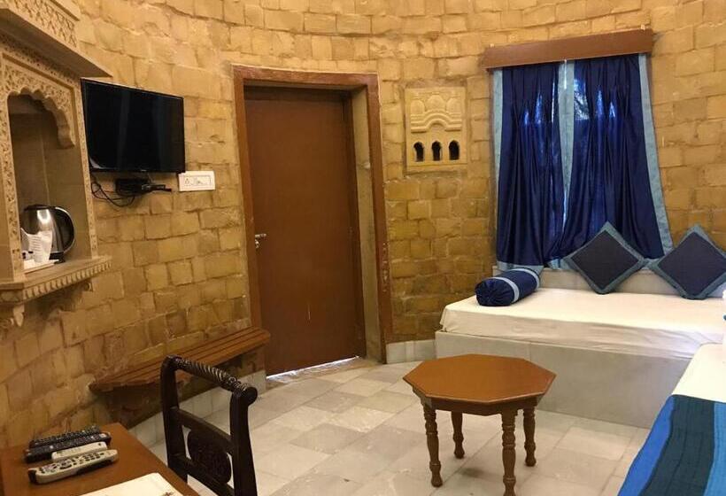 اتاق اجرایی با چشم‌انداز باغ, Himmatgarh Palace Heritage Boutique