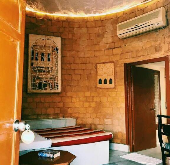 اتاق اجرایی با چشم‌انداز باغ, Himmatgarh Palace Heritage Boutique