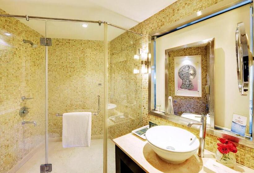 اتاق پرمیوم, The Golkonda