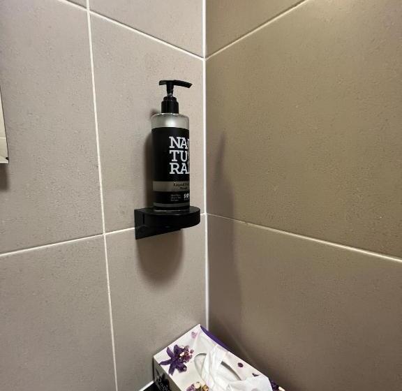 标准三人间, West County