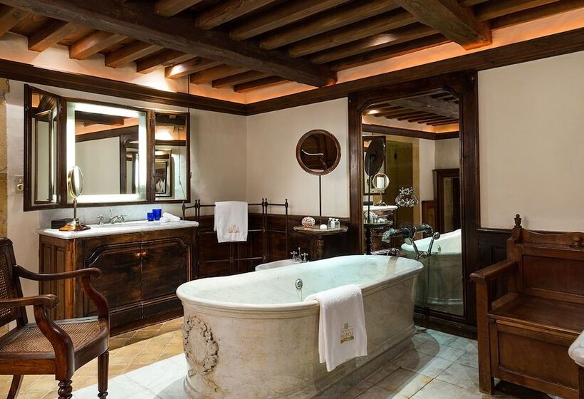 جناح كلاسيكي, Chateau De Bagnols