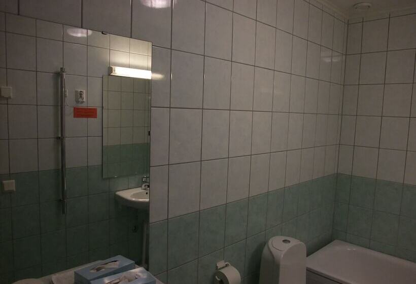 חדר סטנדרט, Cikada