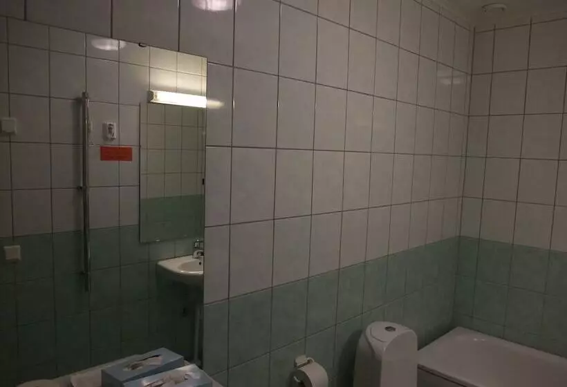 Standard-huone, Cikada