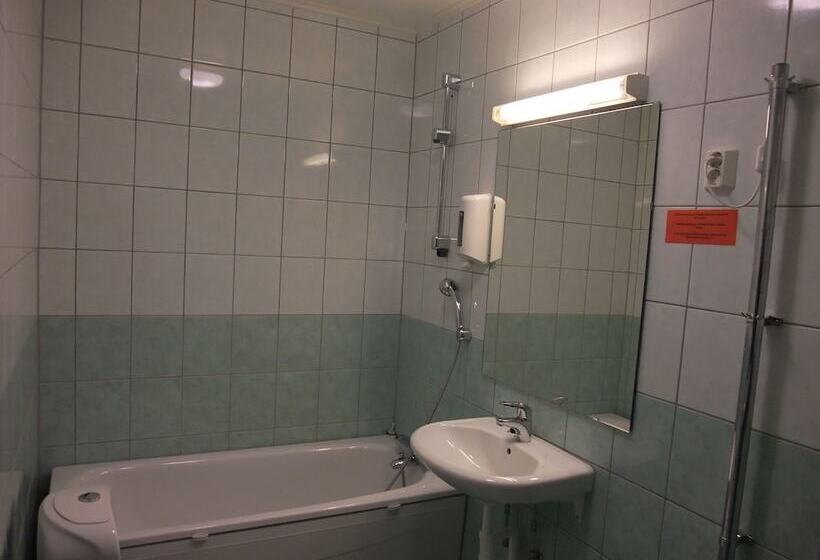 חדר סטנדרט, Cikada