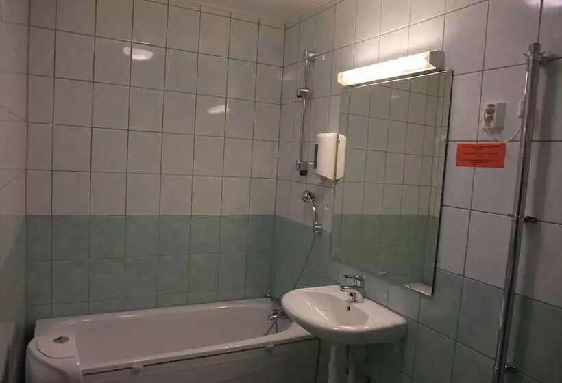 Standard-huone, Cikada