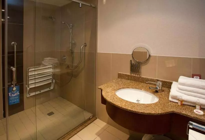 身障者適用スタンダードルーム, City Lodge Hotel Gqeberha
