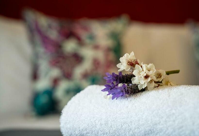 خانه 1 خوابه, Fairy Knowe