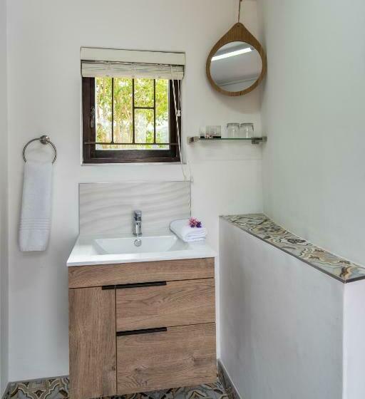 اتاق خانوادگی, Fairy Knowe