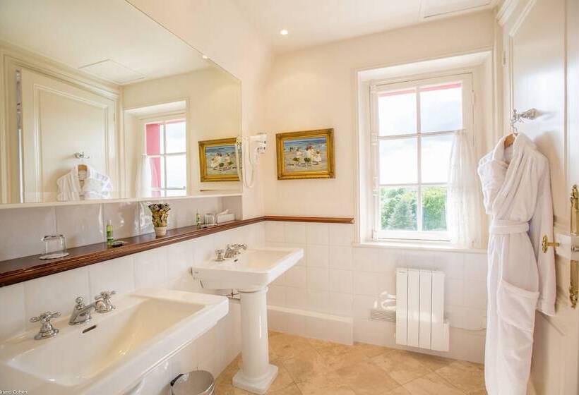 패밀리 룸, Le Chateau De La Tour