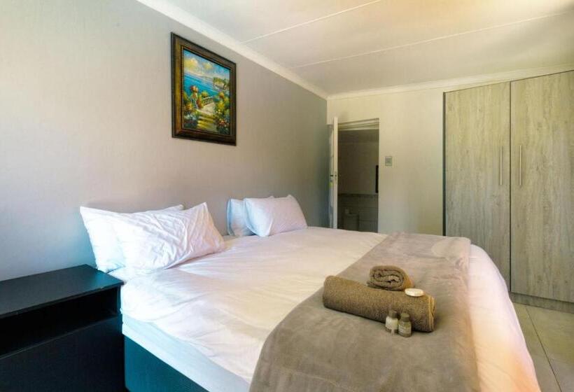 חדר משפחתי, Linden Guest House