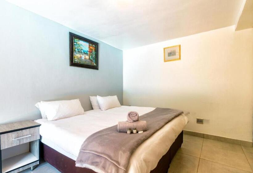 חדר משפחתי, Linden Guest House