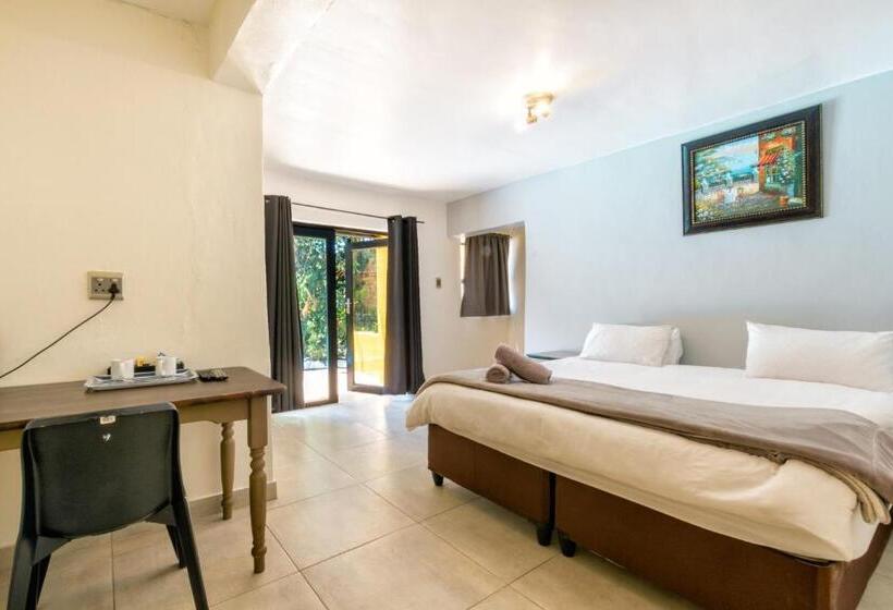 חדר משפחתי, Linden Guest House