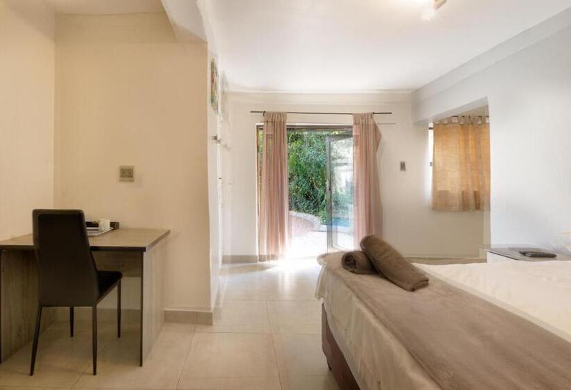 חדר משפחתי, Linden Guest House