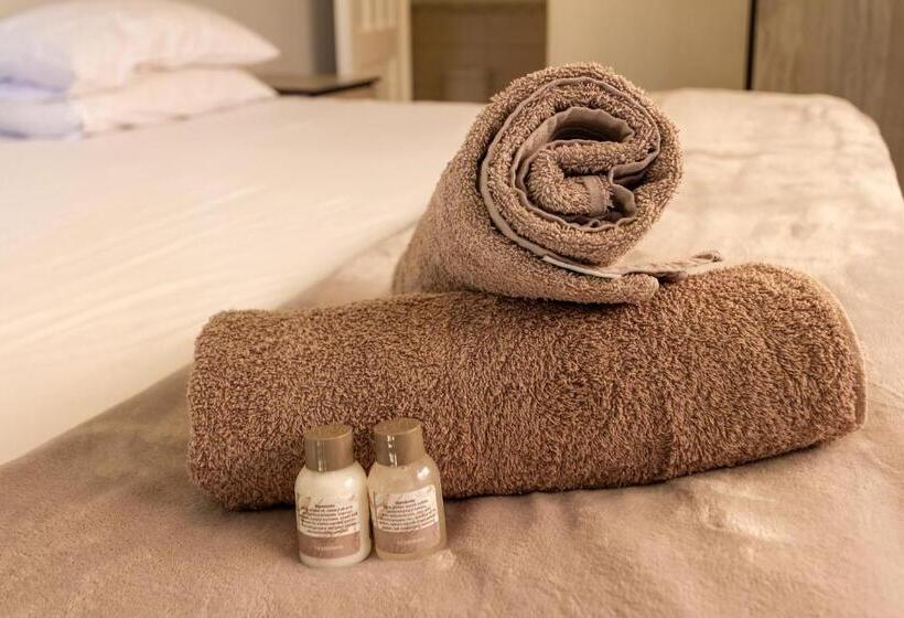 סוויטה דלוקס, Linden Guest House