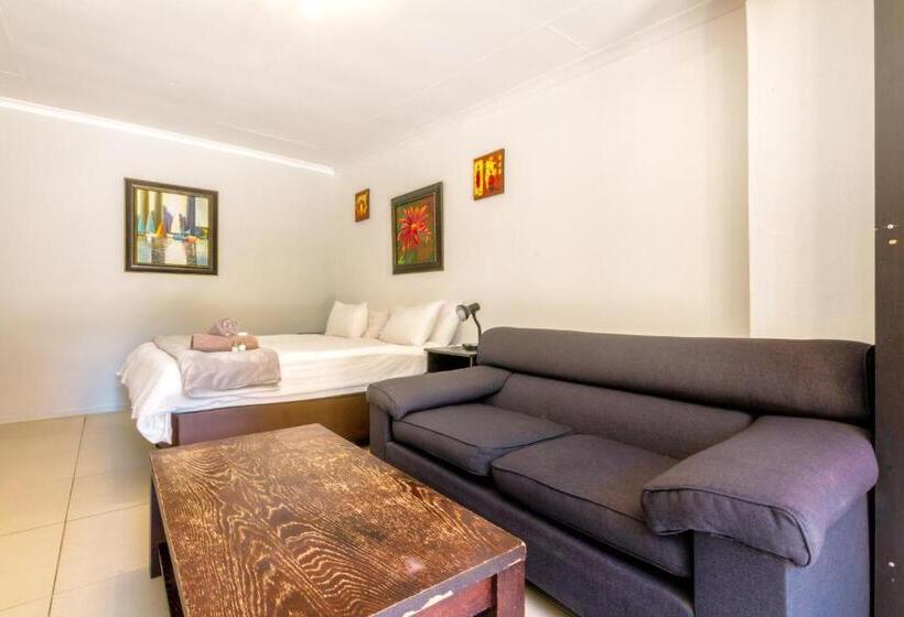 סוויטה דלוקס, Linden Guest House