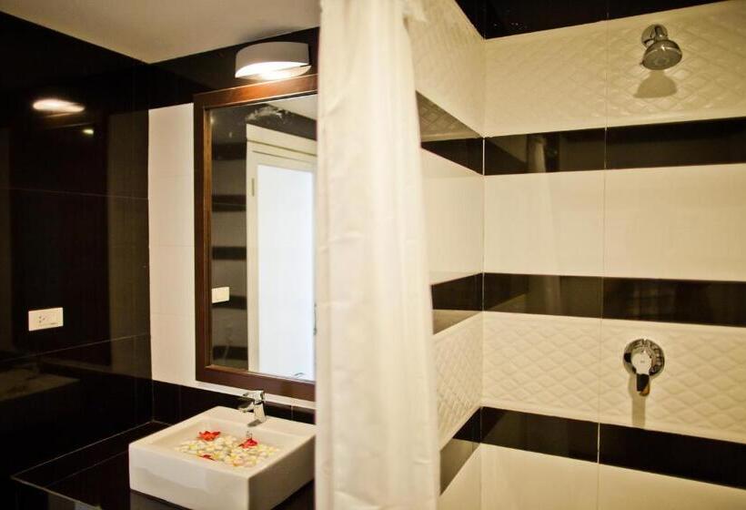 ジュニアスイート, Paradise