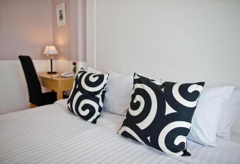 ジュニアスイート, Paradise