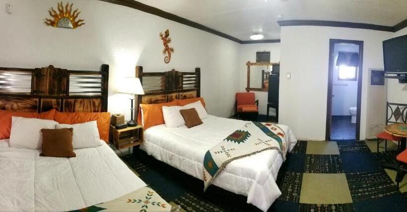 חדר דלוקס, Adobe Sands Motel