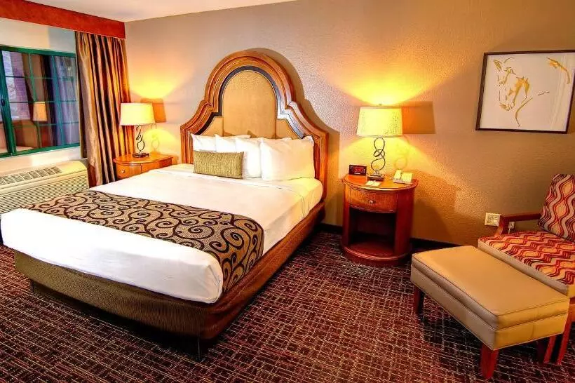 キングサイズベッドのスイートルーム, Best Western Plus Boomtown Casino