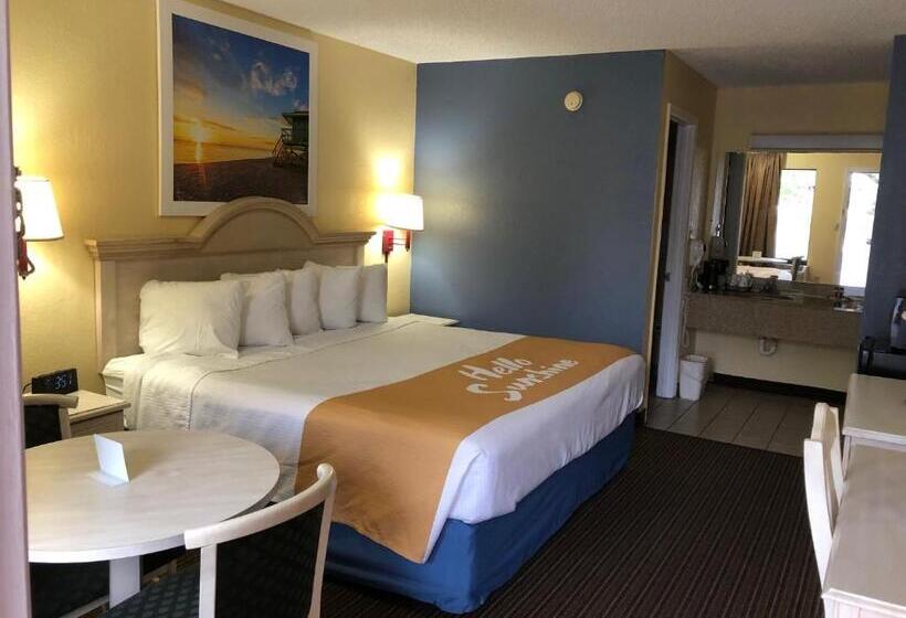 キングサイズベッドのスタンダードルーム, Days Inn By Wyndham Spartanburg Waccamaw