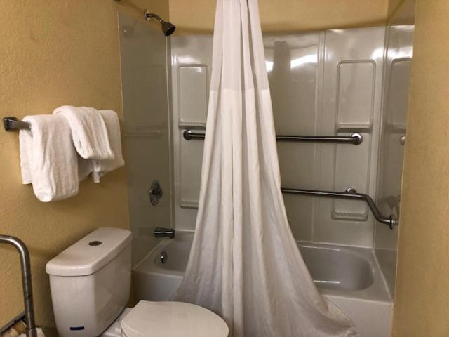 חדר סטנדרט מותאם לאדם עם מוגבלויות, Days Inn By Wyndham Spartanburg Waccamaw