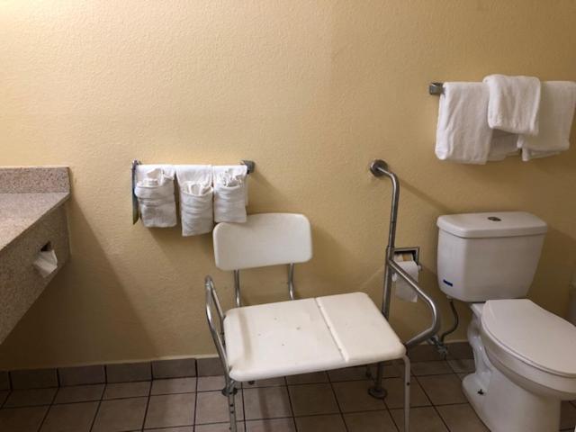 身障者適用クイーンサイズベッドルーム, Days Inn By Wyndham Spartanburg Waccamaw