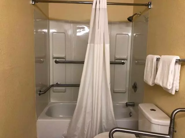 身障者適用キングサイズベッドルーム, Days Inn By Wyndham Spartanburg Waccamaw